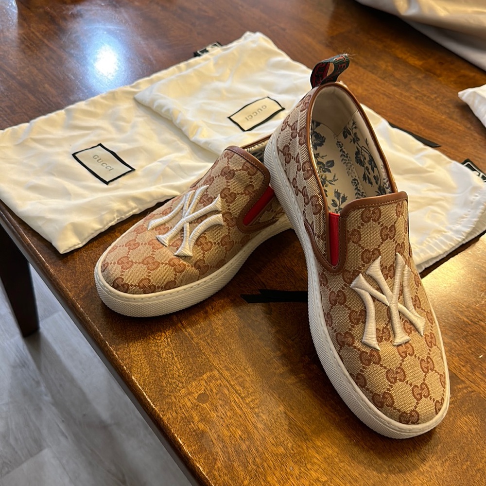 Gucci sneakers MENS SLIP ON NY YANKEE PATCH GG CANVAS